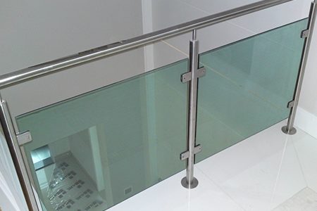 Guarda corpo inox com vidro.